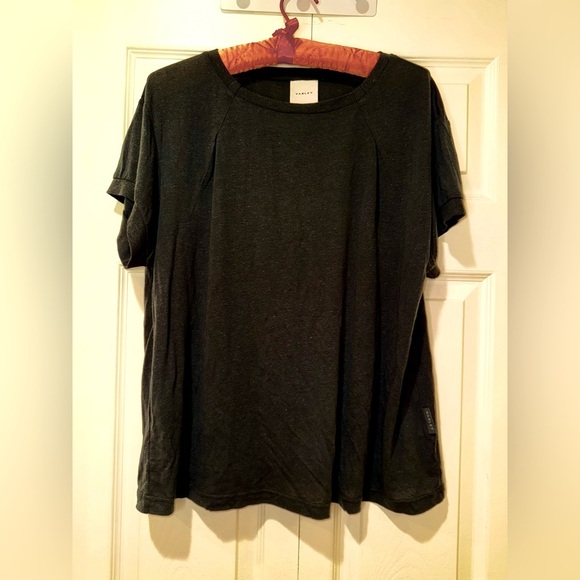 Varley Women’s Black T-Shirt. Size oversized small. EUC. - Picture 1 of 10